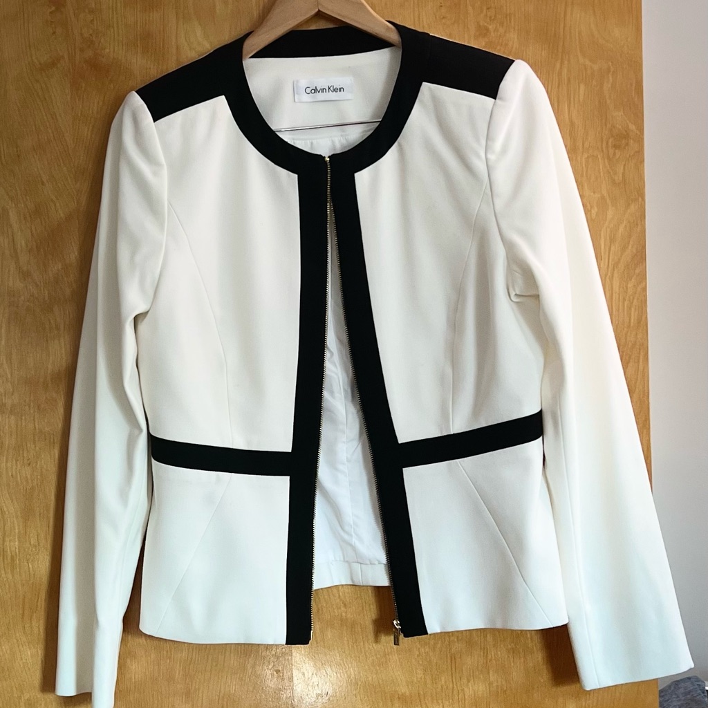 Preowned Beautiful White And Black Blazer